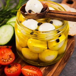 Labneh Mdabale with Black Pepper 200g