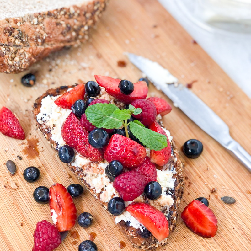 CREAMY SIBIOLA WITH MASCERATED MIXED BERRIES